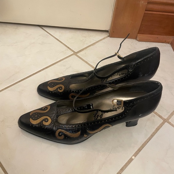 Beautiful Margaret J. Vintage Heels - Picture 2 of 4